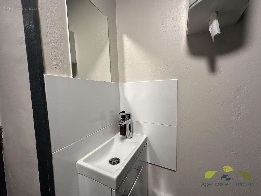 Commerce à SAINT-LEONARD-DE-NOBLAT