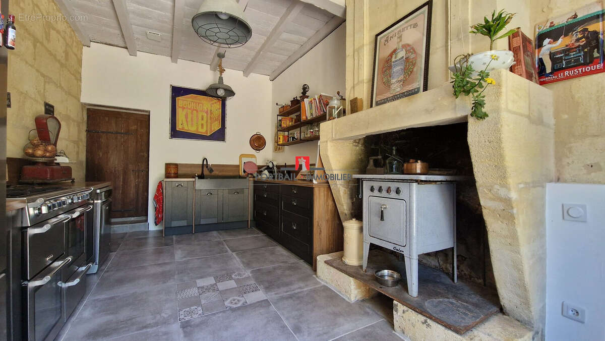 Maison 207 m² à Saint-Andre-De-Cubzac  - photo 8