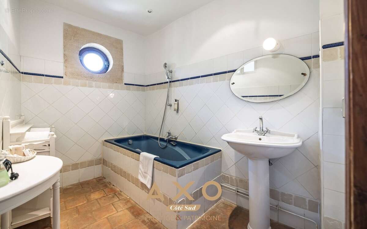 Collias - maison médiévale du xve siècle - 296 m² - jardin de 606 m² - 5 chambres - 2 appartements indépendants - piscine - gran - photo 12