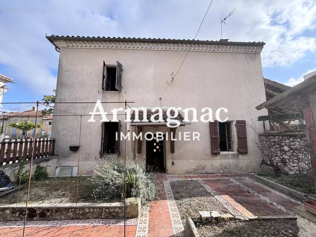 Maison à VIC-FEZENSAC