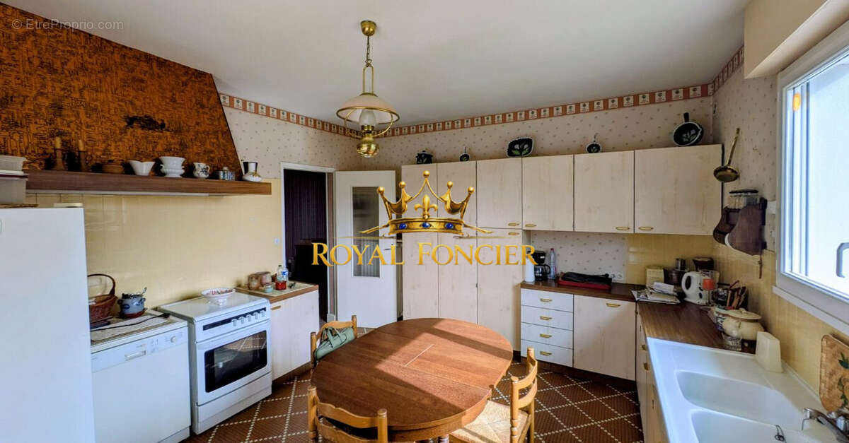 Maison 317 m² à Chatellerault  - photo 9