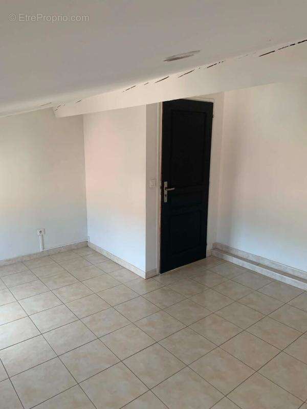 Appartement à TOURVES