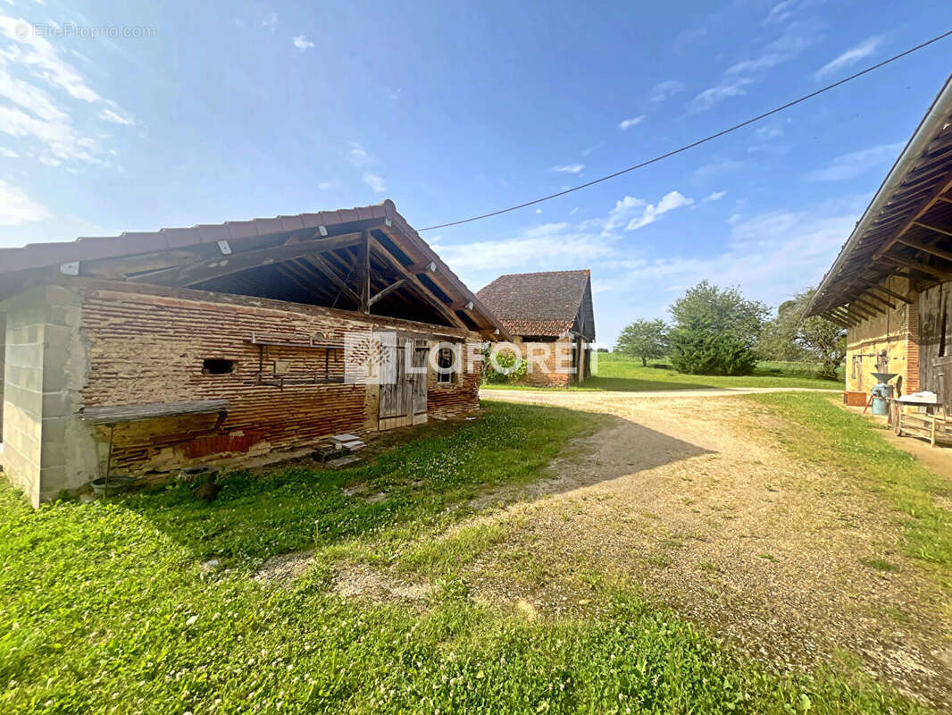 Maison à DOMMARTIN-LES-CUISEAUX