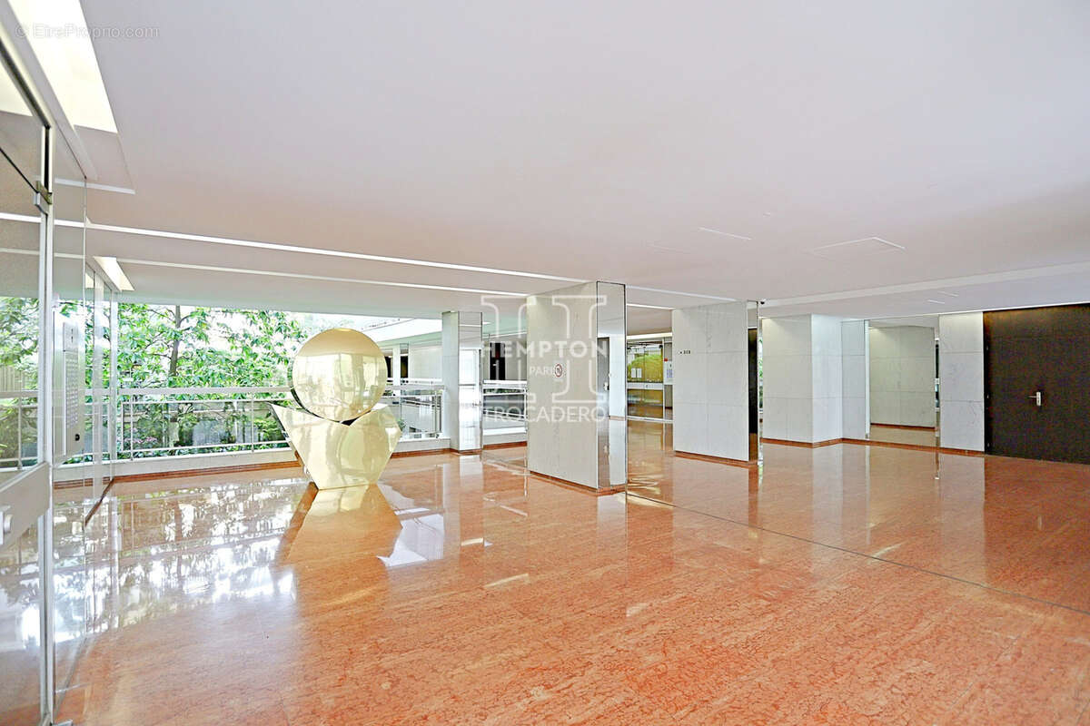 Appartement à PARIS-16E