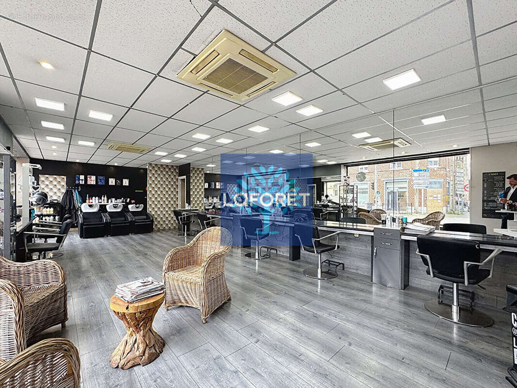 Commerce à QUIEVRECHAIN