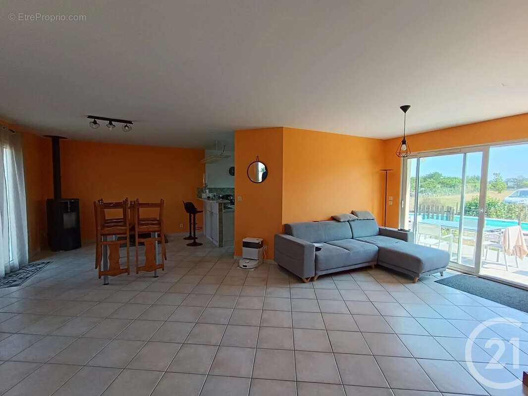 Maison 107 m² à Coutras  - photo 2