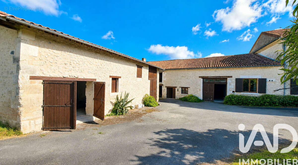 Maison 242 m² à Bouteilles-Saint-Sebastien  - photo 9