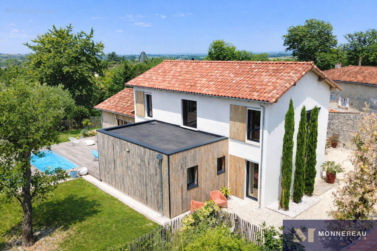 Maison à BARBEZIEUX-SAINT-HILAIRE