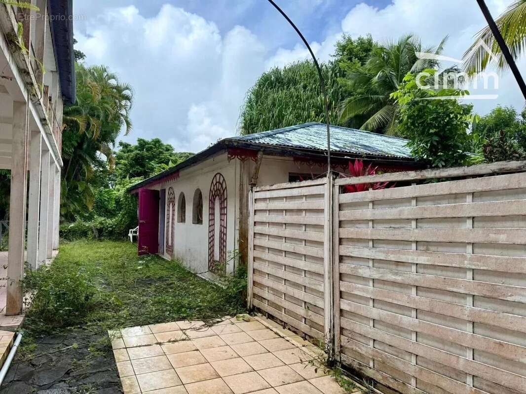A vendre propriete deux batiments 8 pieces 304,26m² terrain 6595m² - photo 14