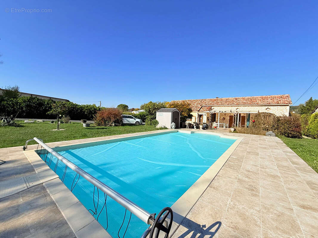 Montcuq: proche commerces - photo 17