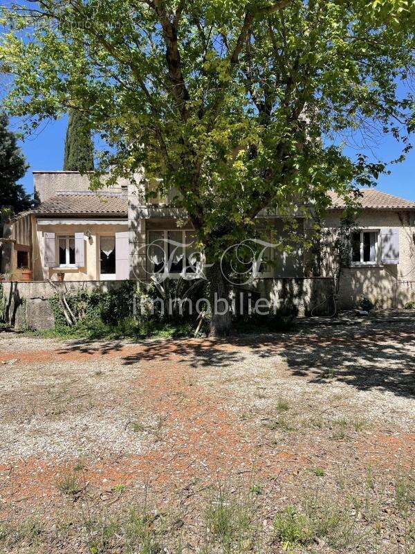 Maison à L'ISLE-SUR-LA-SORGUE