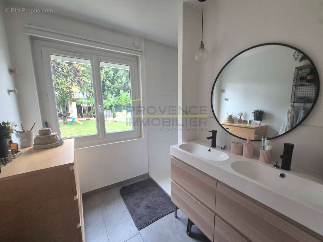 Maison à MONTELIMAR