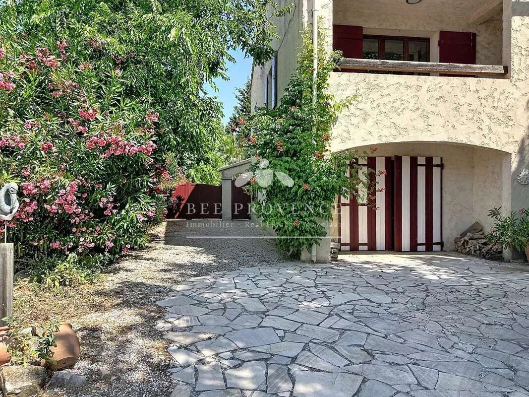Maison au calme, offrant de nombreuses possibilités, proche des commodités - photo 24