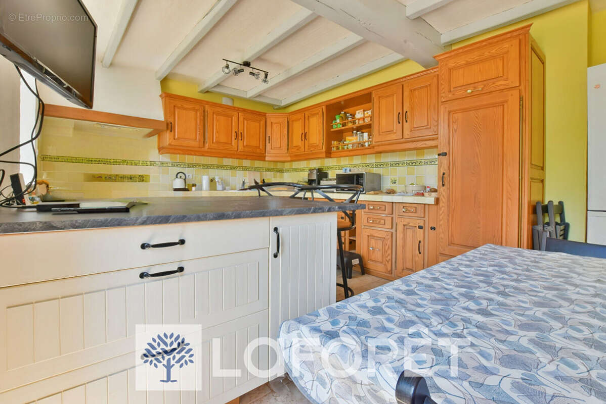 Maison à SAINT-GENIS-DE-SAINTONGE