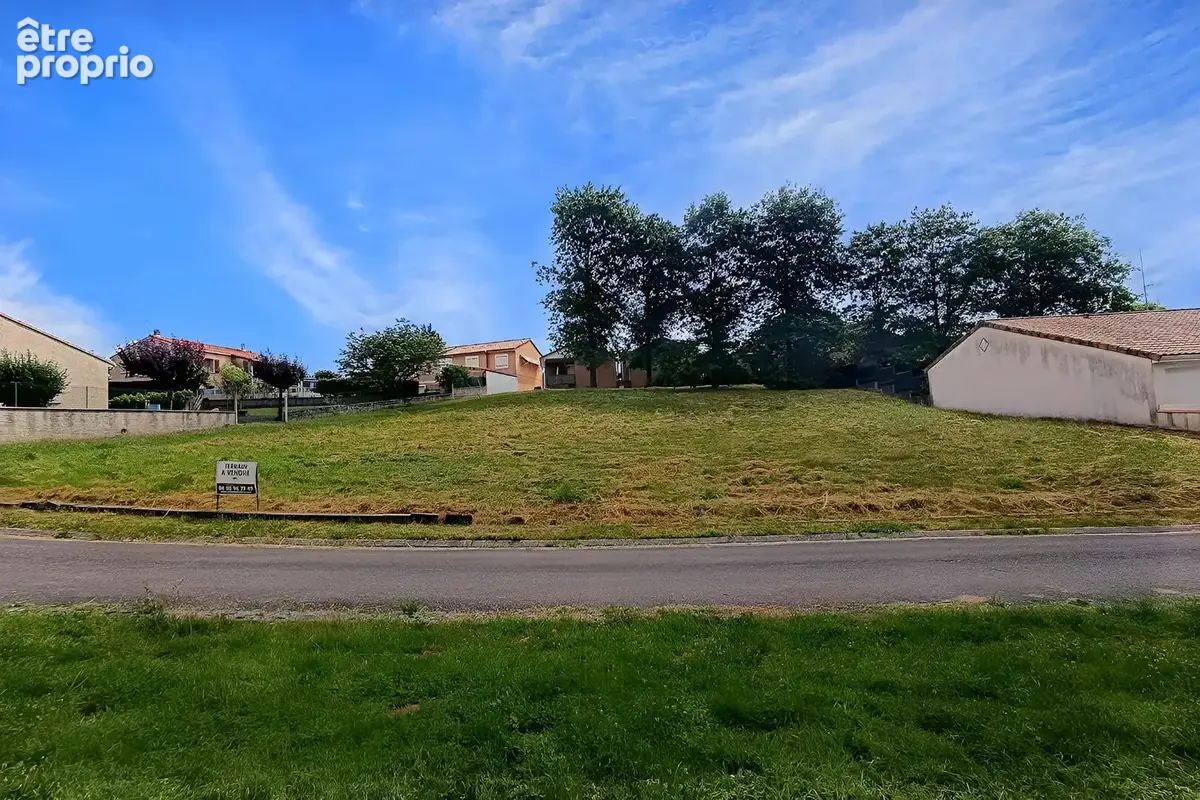 Terrain constructible viabilisé de 1 017 m² - photo 2