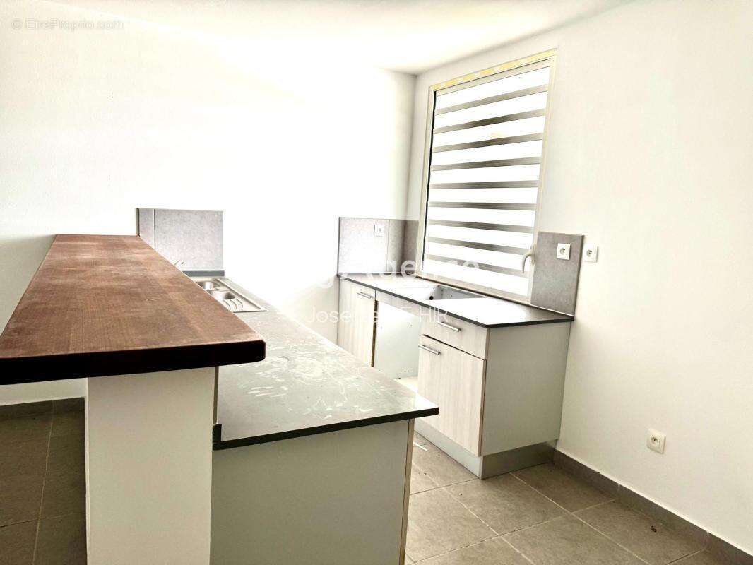 Appartement à REMIRE-MONTJOLY