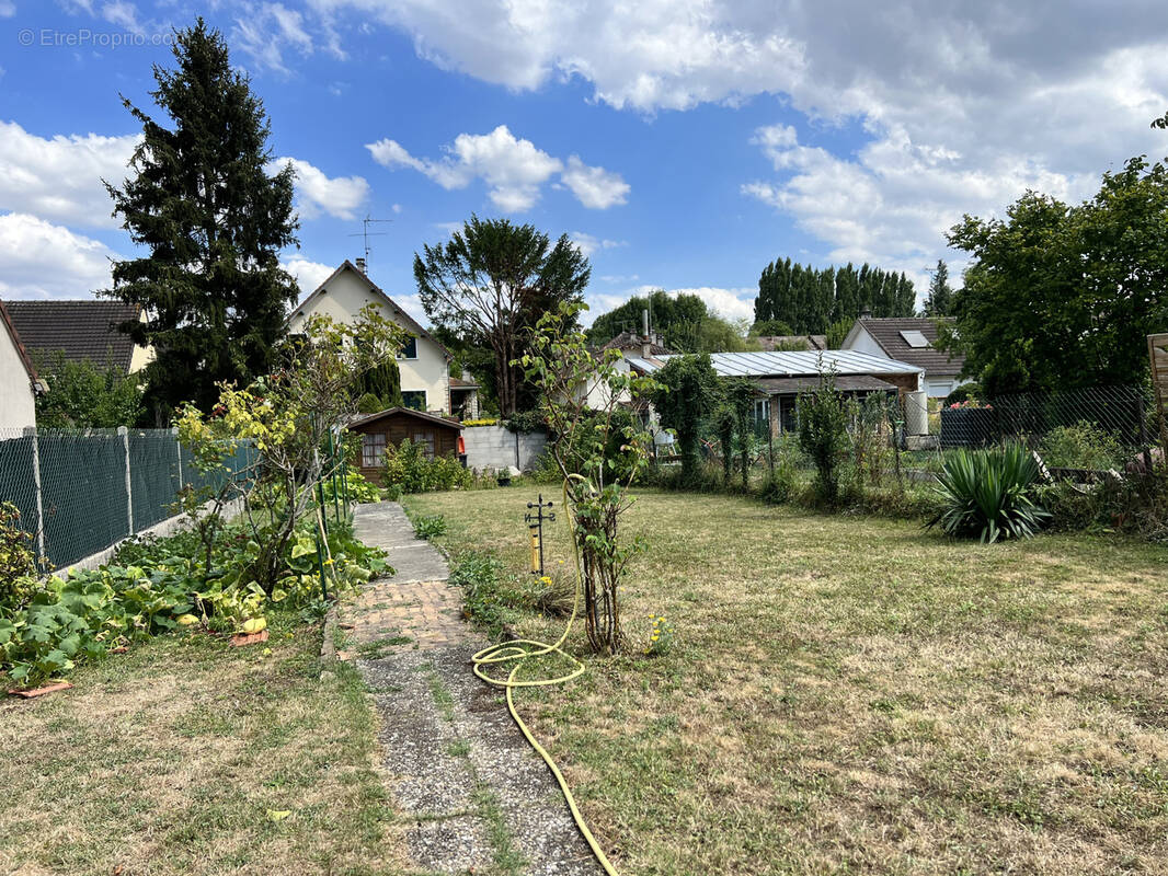 Terrain à SARCELLES