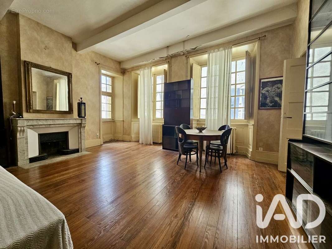 Maison 260 m² à Villeneuve-De-Berg  - photo 9
