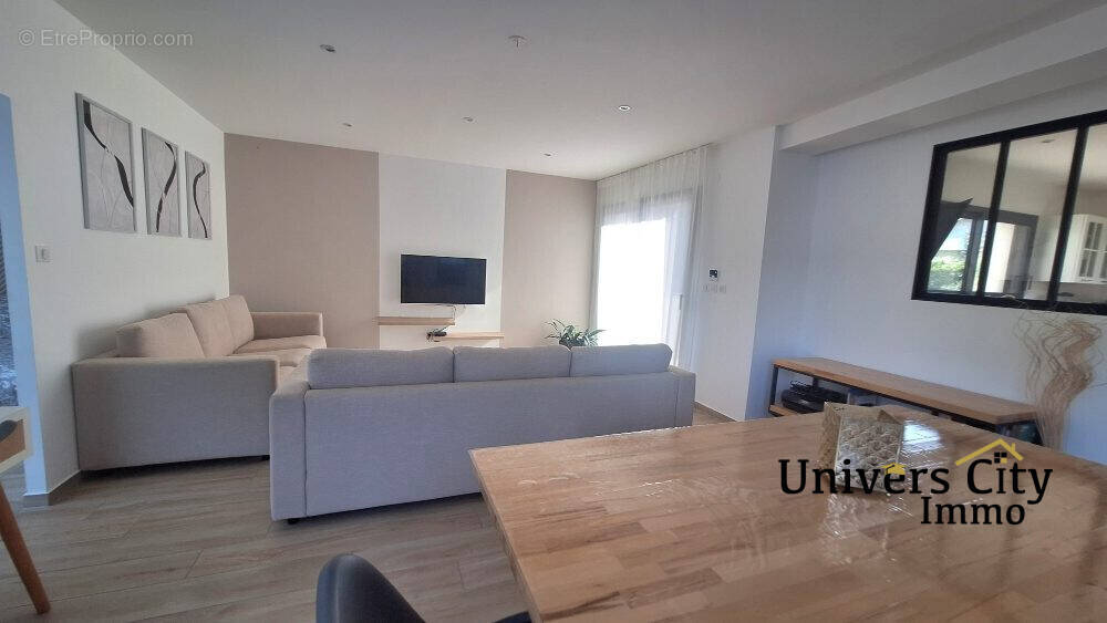 Maison 132 m² à La Chapelle-Sur-Erdre  - photo 2