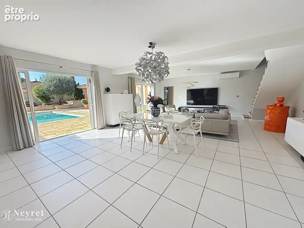 RARE - CHARLY - Maison familiale 5 Chambres de 201 m2 avec piscine chauffée   Charly, Lotissement Tabéllio - photo 6