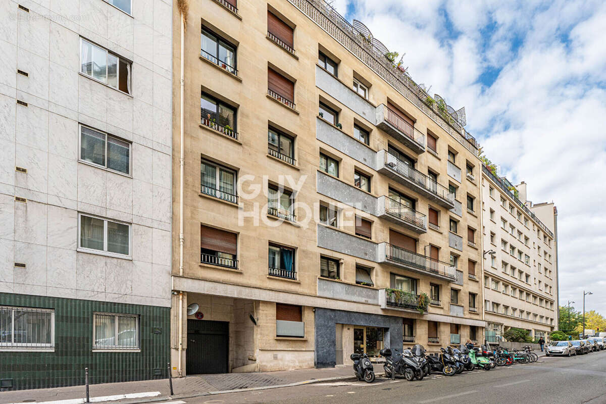 Appartement à PARIS-16E