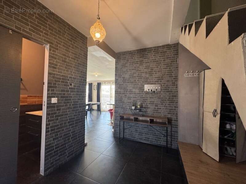 Maison à SAINT-HILAIRE-DE-BRETHMAS