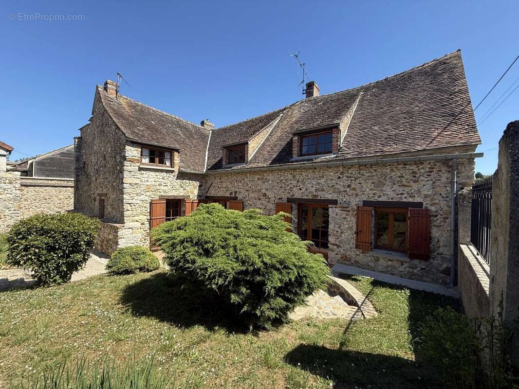 Maison à VILLEMANOCHE