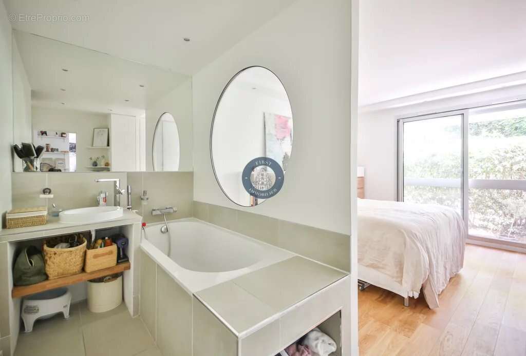 Appartement à NEUILLY-SUR-SEINE