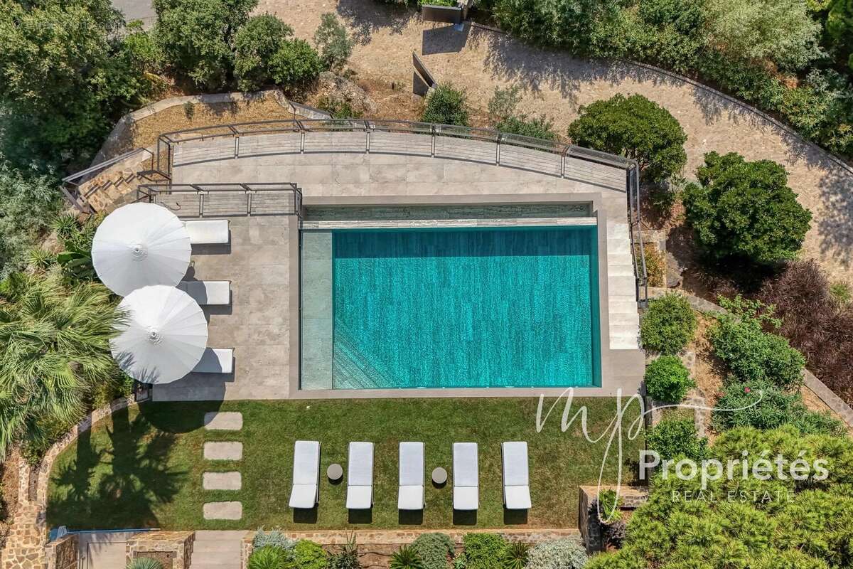 Rayol-Canadel-sur-Mer – Villa contemporaine d’exception vendue entièrement meublée –  six suites raffinées. Vue panoramique sur  - photo 28