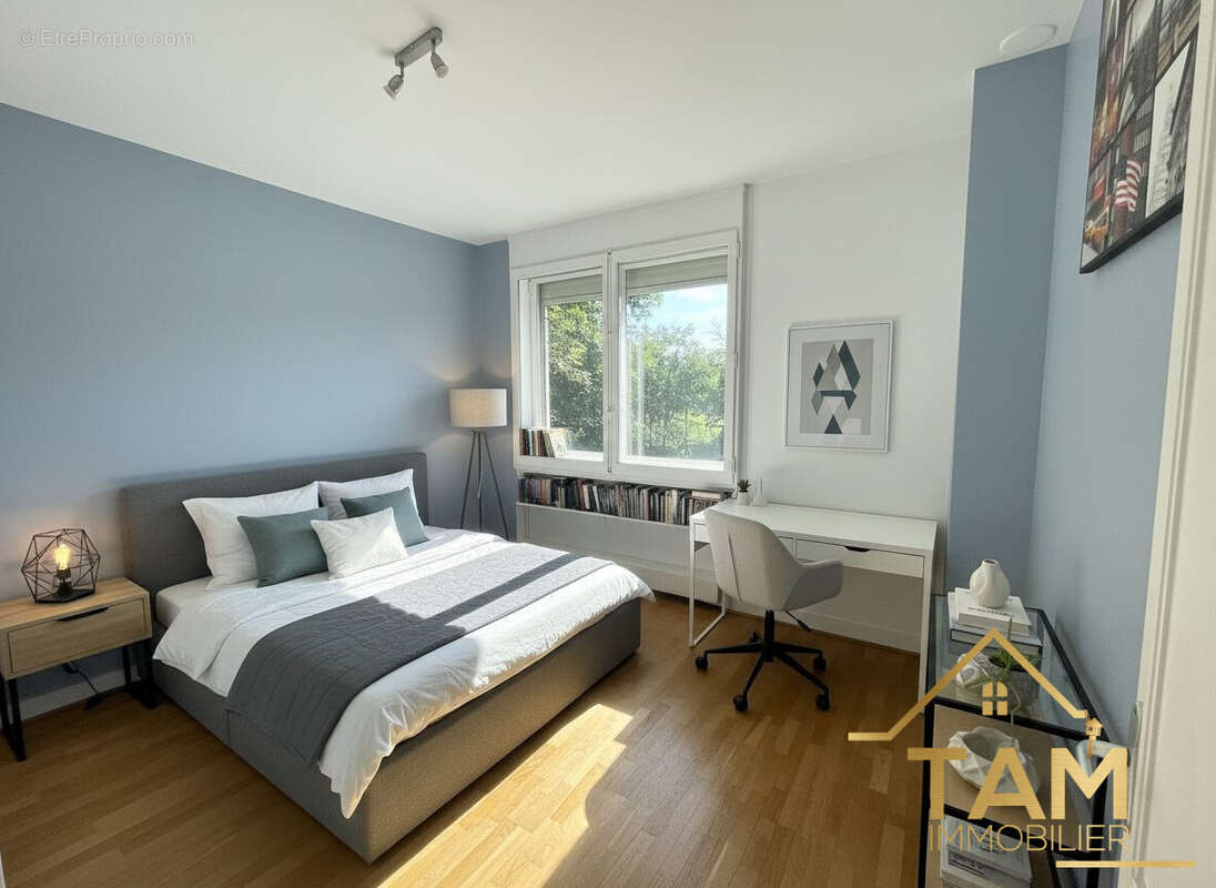 chambre 2  - Appartement à MARNES-LA-COQUETTE