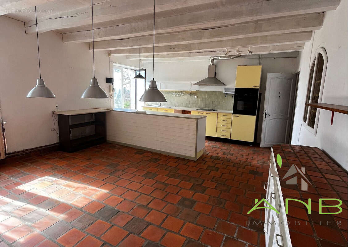 Maison à YVRAC-ET-MALLEYRAND