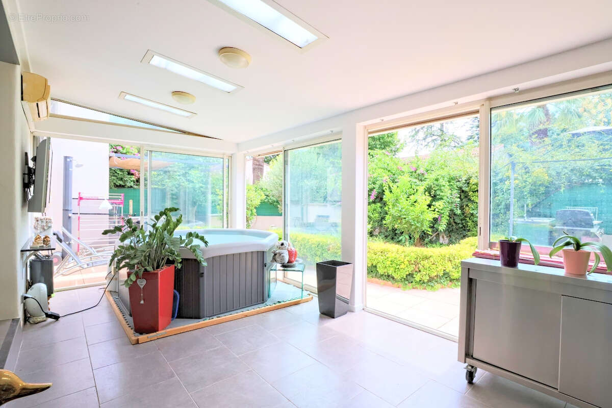 Maison à SOLLIES-PONT