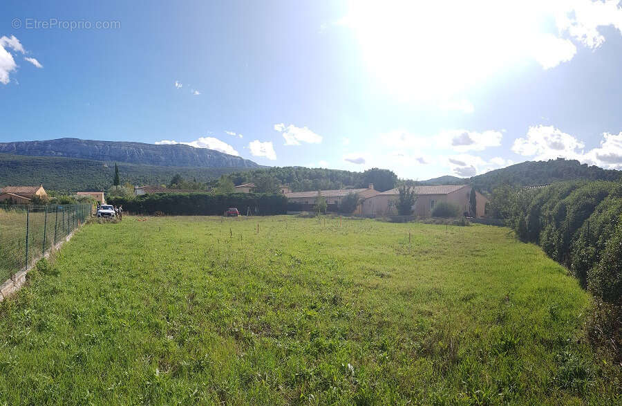 Terrain à NANS-LES-PINS