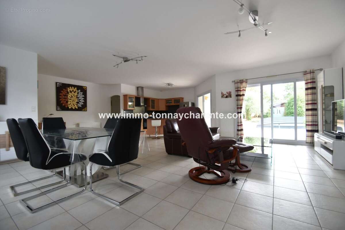 Maison 143 m² à Tonnay-Charente  - photo 2