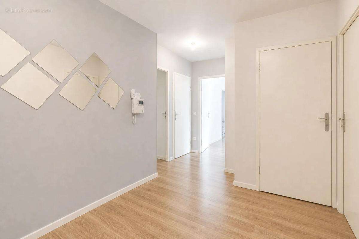 Appartement de 5 pièces de 100 m² situé à Bobigny - photo 4