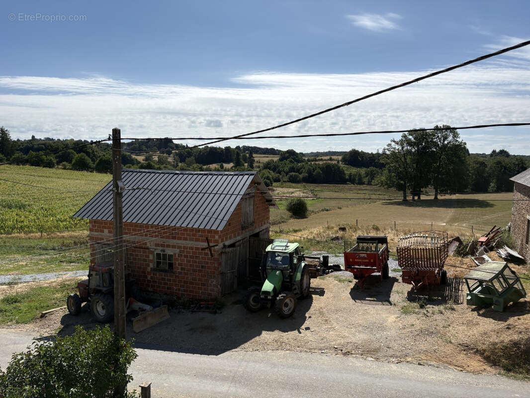 La Porcherie maison de campagne de 6 pièces à restaurer avec un petit jardin et vues - photo 17