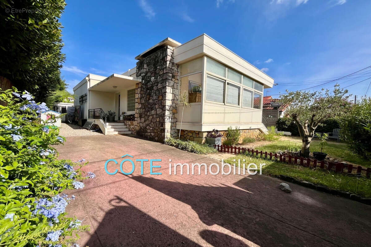 Maison 96 m² à Antibes  - photo 2