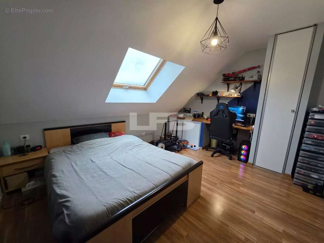 Maison à CREMPIGNY-BONNEGUETE