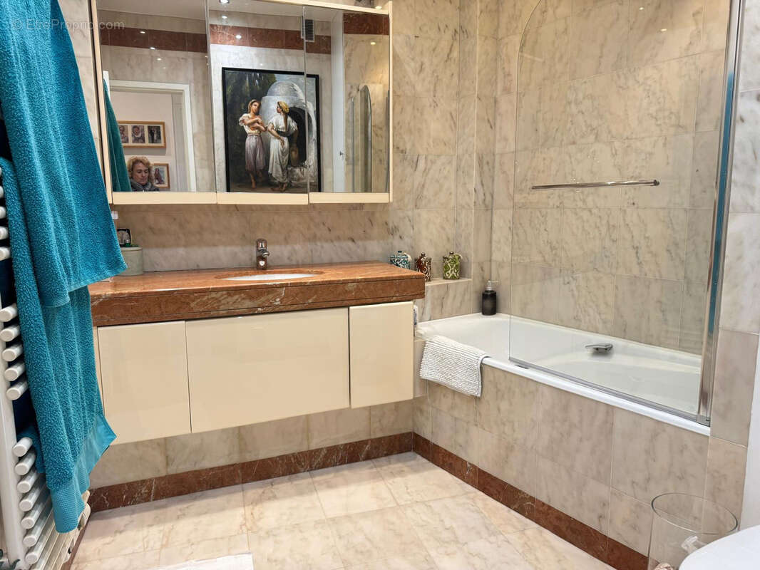 Appartement à NEUILLY-SUR-SEINE