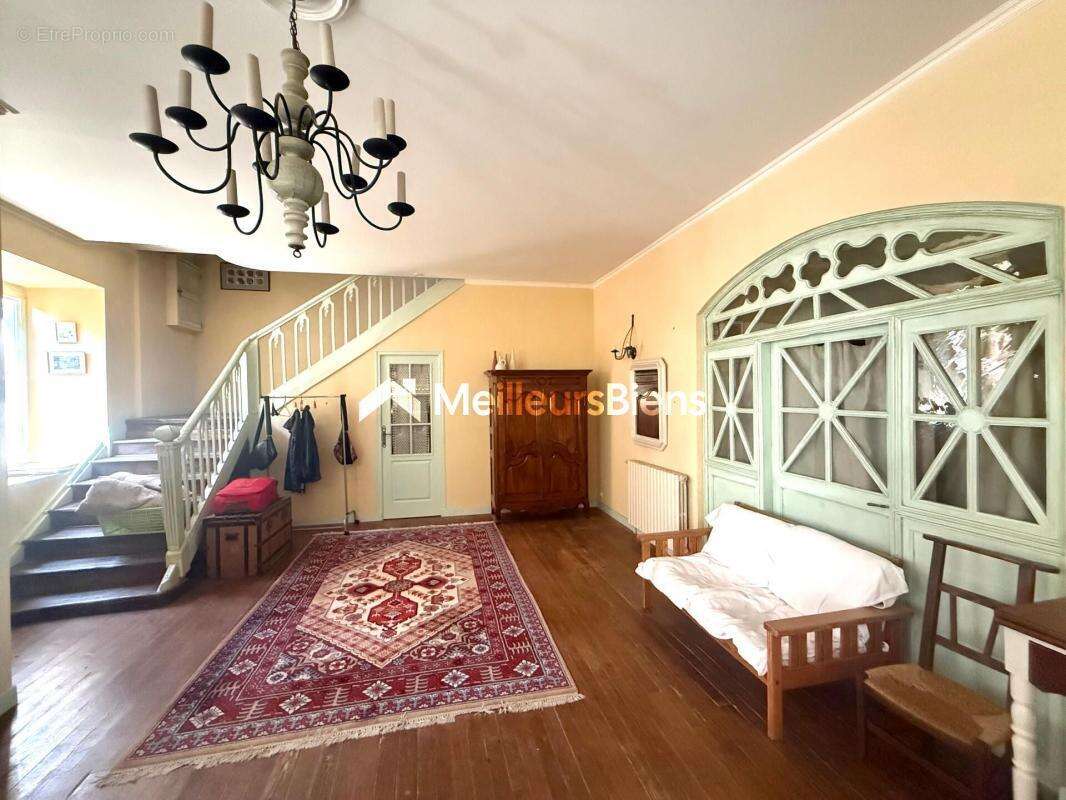 Maison à SAINT-JUST-SUR-VIAUR