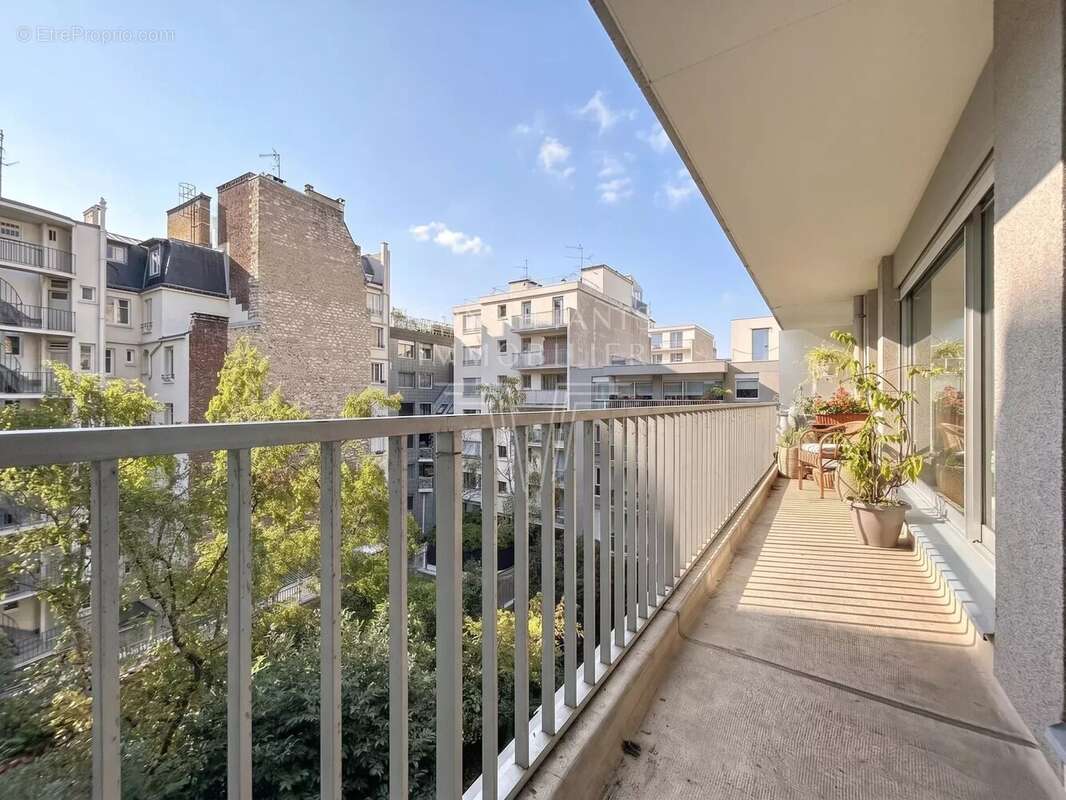 Appartement à PARIS-15E