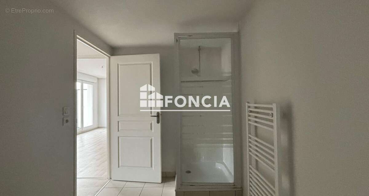 Appartement à AVRILLE