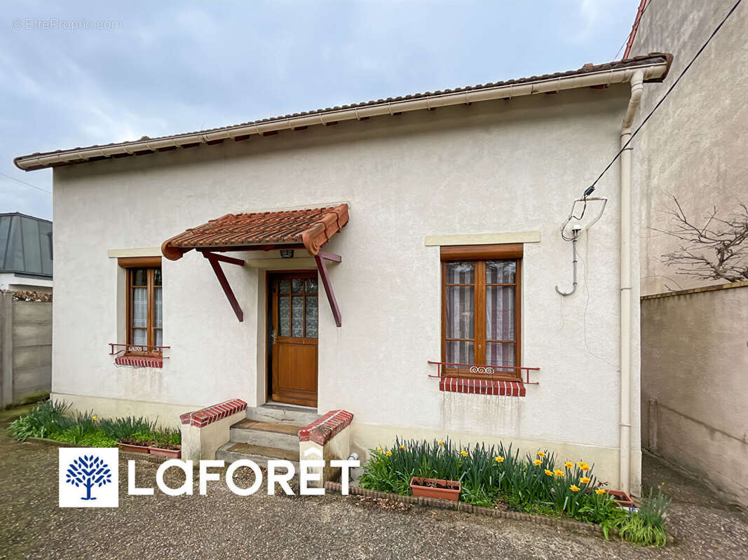 Maison à SAINTE-GENEVIEVE-DES-BOIS