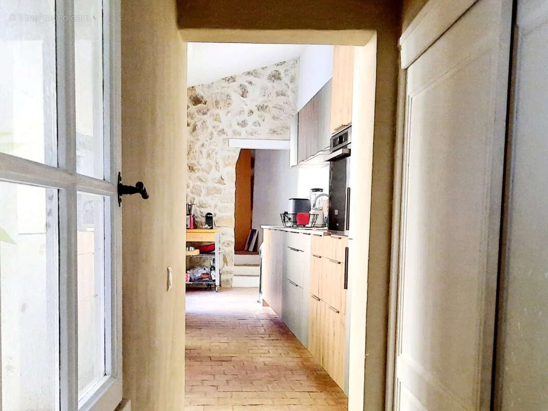 Maison à LA ROQUE-D&#039;ANTHERON