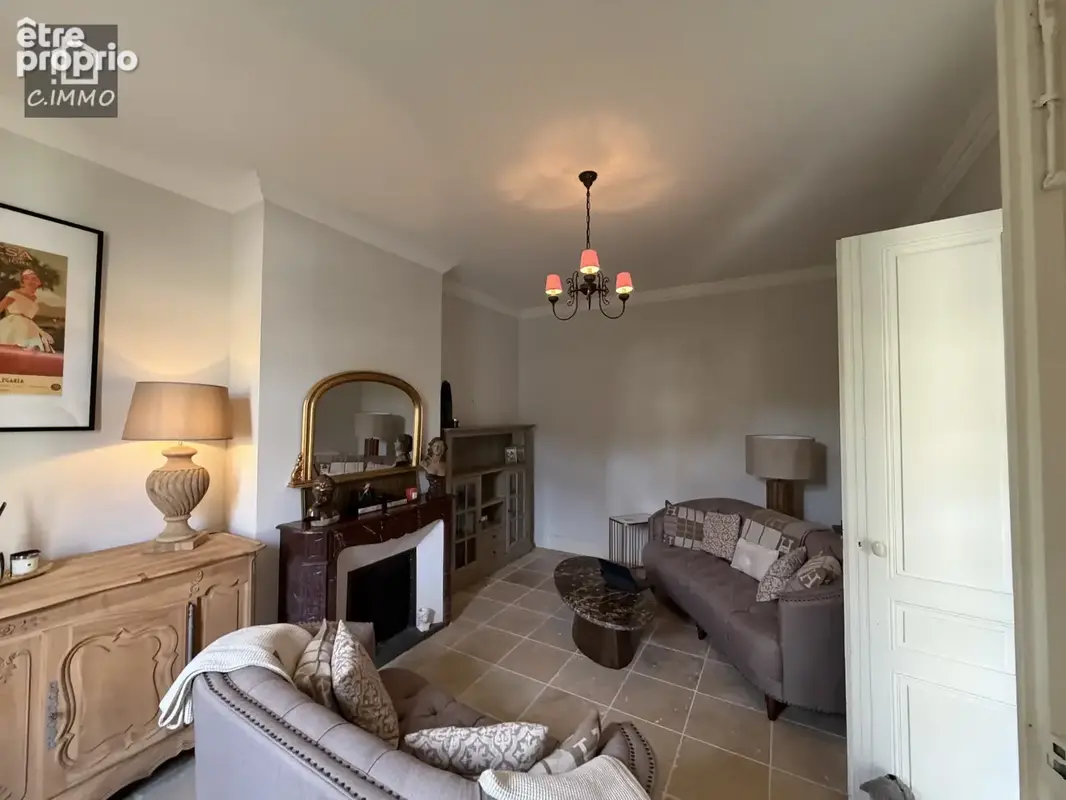 Grande maison vigneronne de 215 m2 de type 6 avec piscine, terrasse, patio et garage de 121 m2. - photo 5