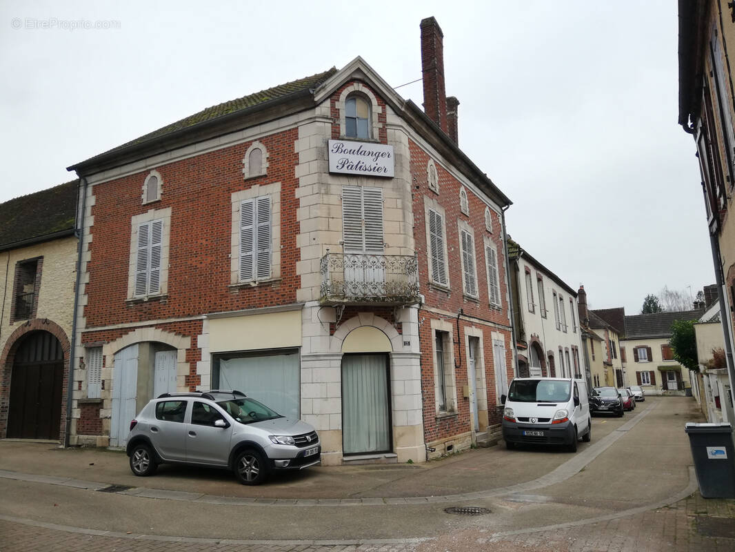 Maison à AILLANT-SUR-THOLON