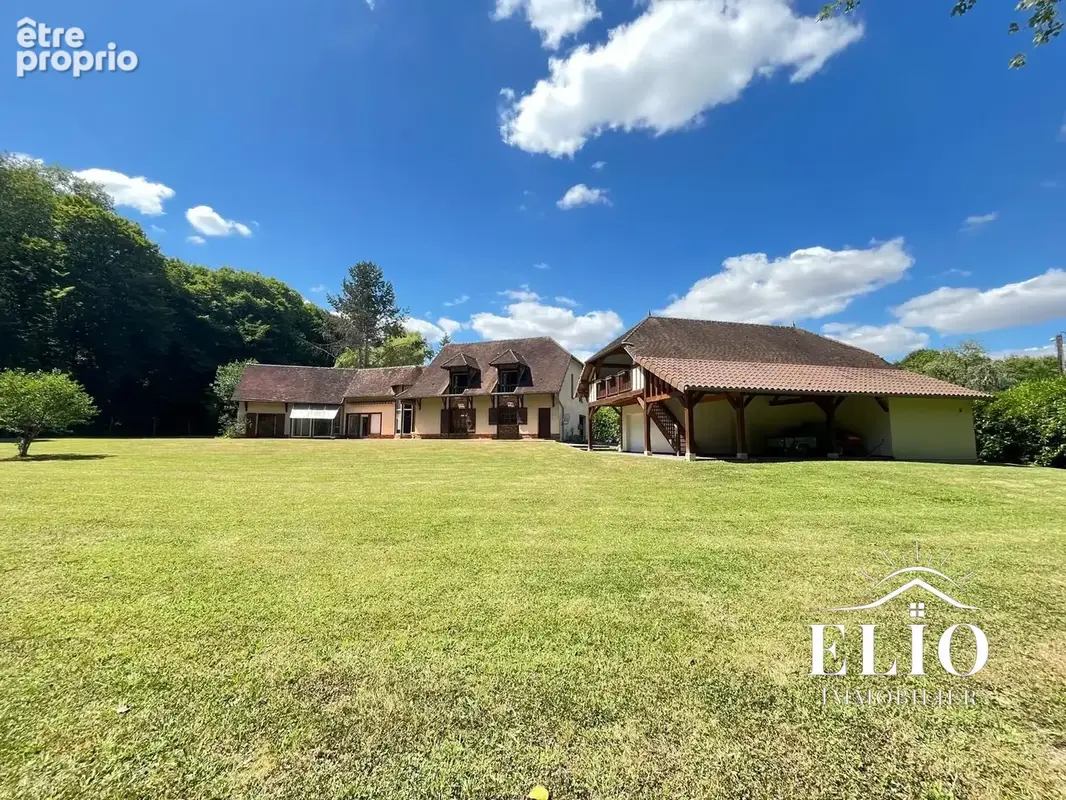 Maison 274 m² à La Vendue-Mignot  - photo 2