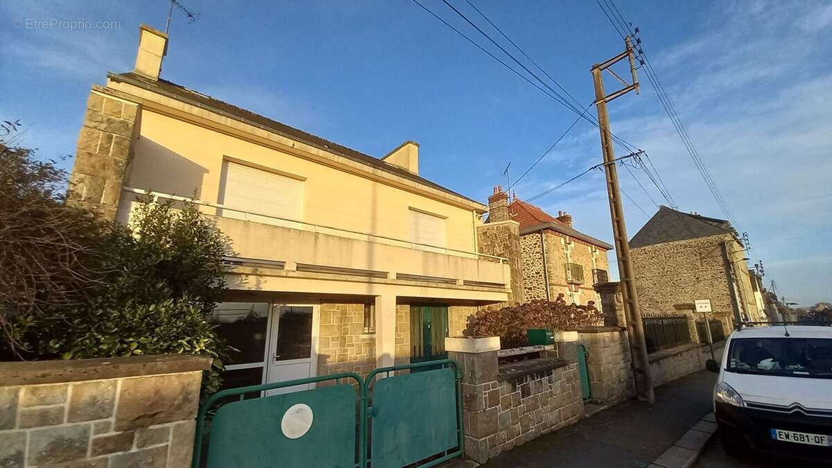 Maison à FOUGERES