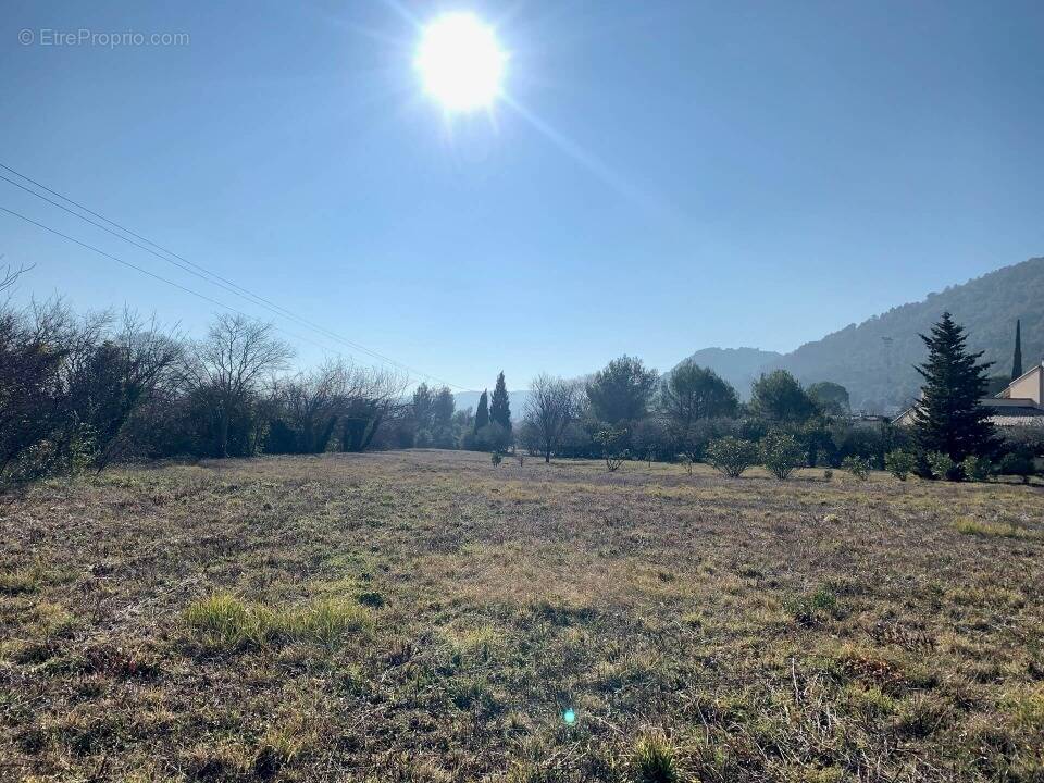 Terrain à ROCHEMAURE