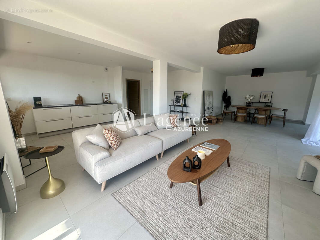 Appartement à SAINT-LAURENT-DU-VAR